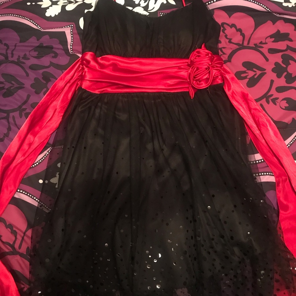 ONLY WORN ONCE! black and red short formal dress